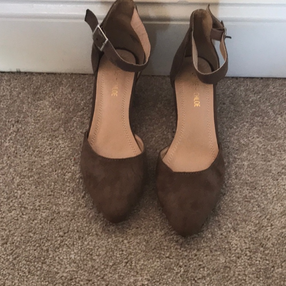 Chase and Chloe Beige Suede Pumps